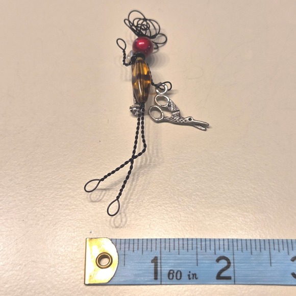 Vintage Handmade Wire Wrapped Hairdresser Doll Figure Scissors Charm Brooch Pin - Picture 2 of 3